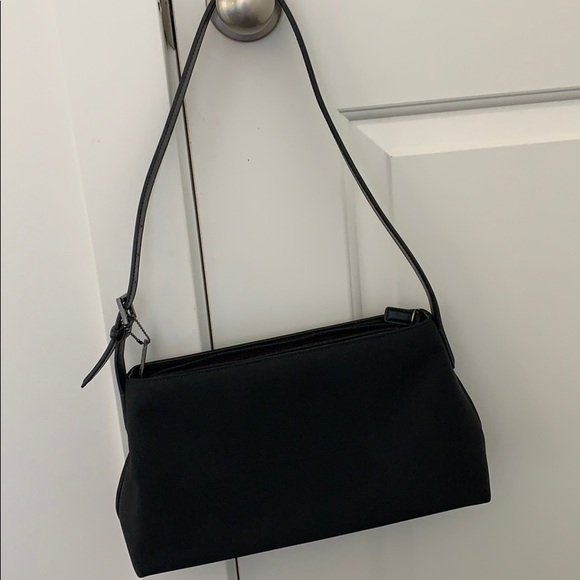 short strap shoulder bag